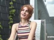 Ersties - Regina liebt es offen und kommt mit Vibrator zum Orgasmus 7/16