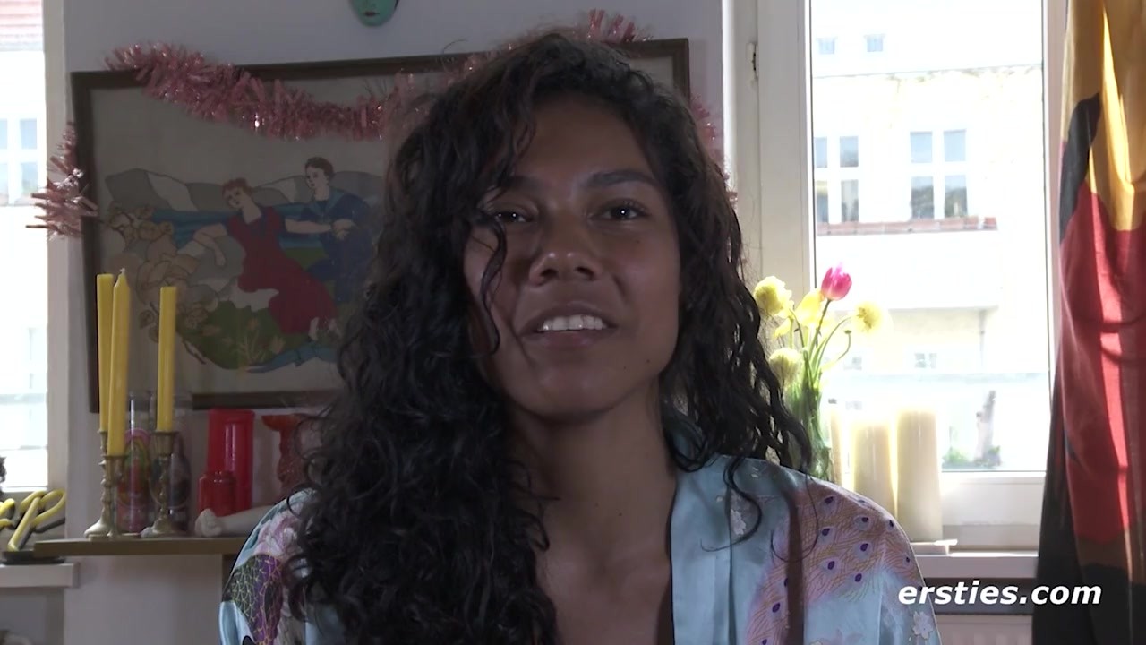 Ersties - Sexy Babe From Columbia Fills Her Pussy With a Dildo - Vidéo de sexe gratuite - RedTube