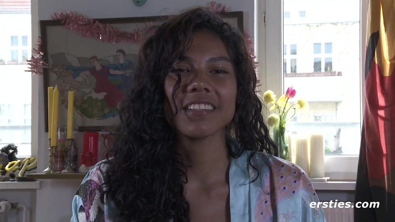 Ersties - Sexy Babe From Columbia Fills Her Pussy With a Dildo - Vidéo de sexe gratuite - RedTube