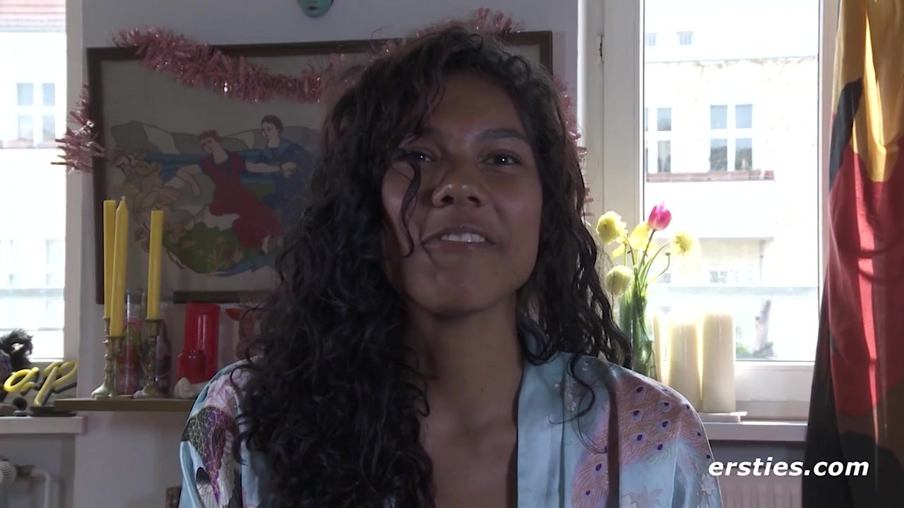 Ersties - Sexy Babe From Columbia Fills Her Pussy With a Dildo - Vidéo de sexe gratuite - RedTube