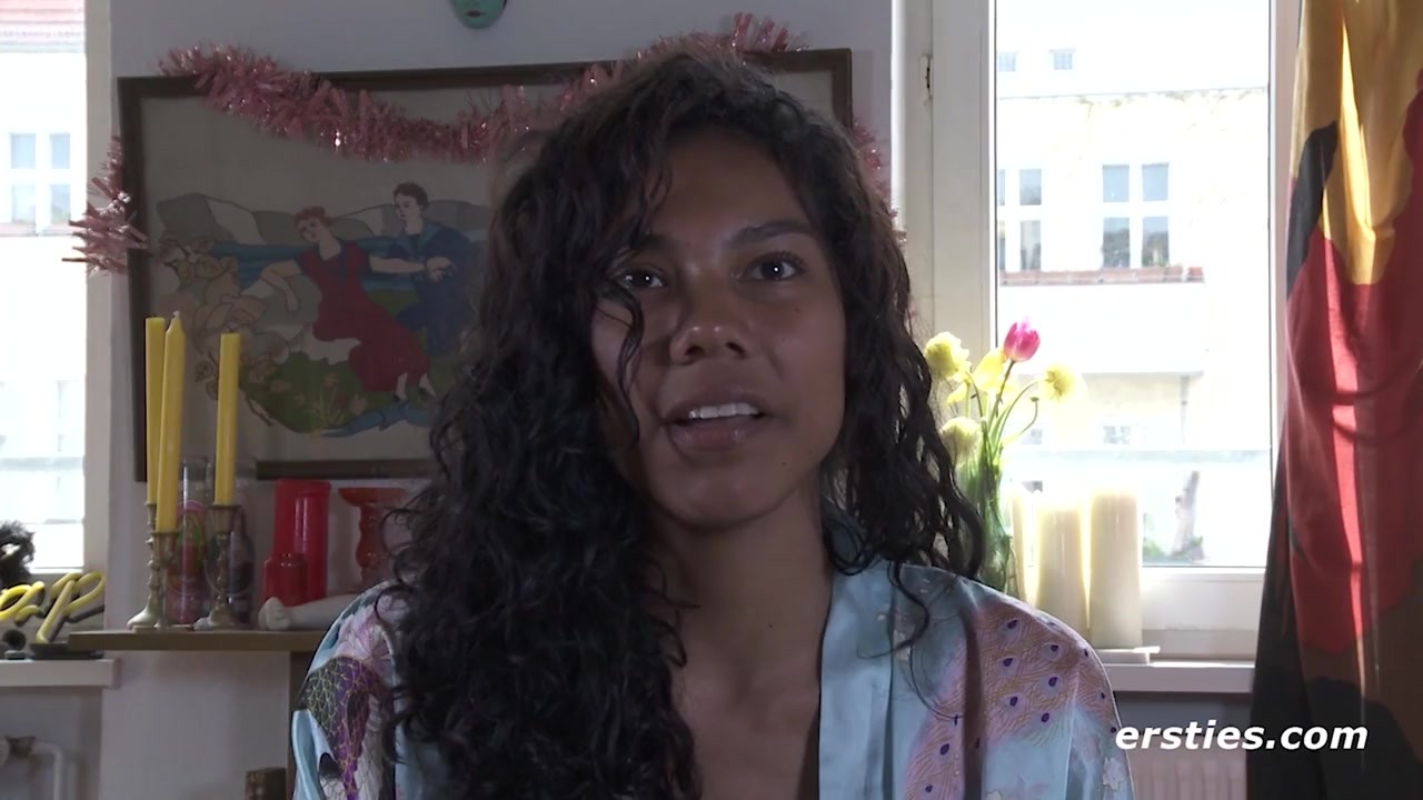 Ersties - Sexy Babe From Columbia Fills Her Pussy With a Dildo - Vidéo de sexe gratuite - RedTube