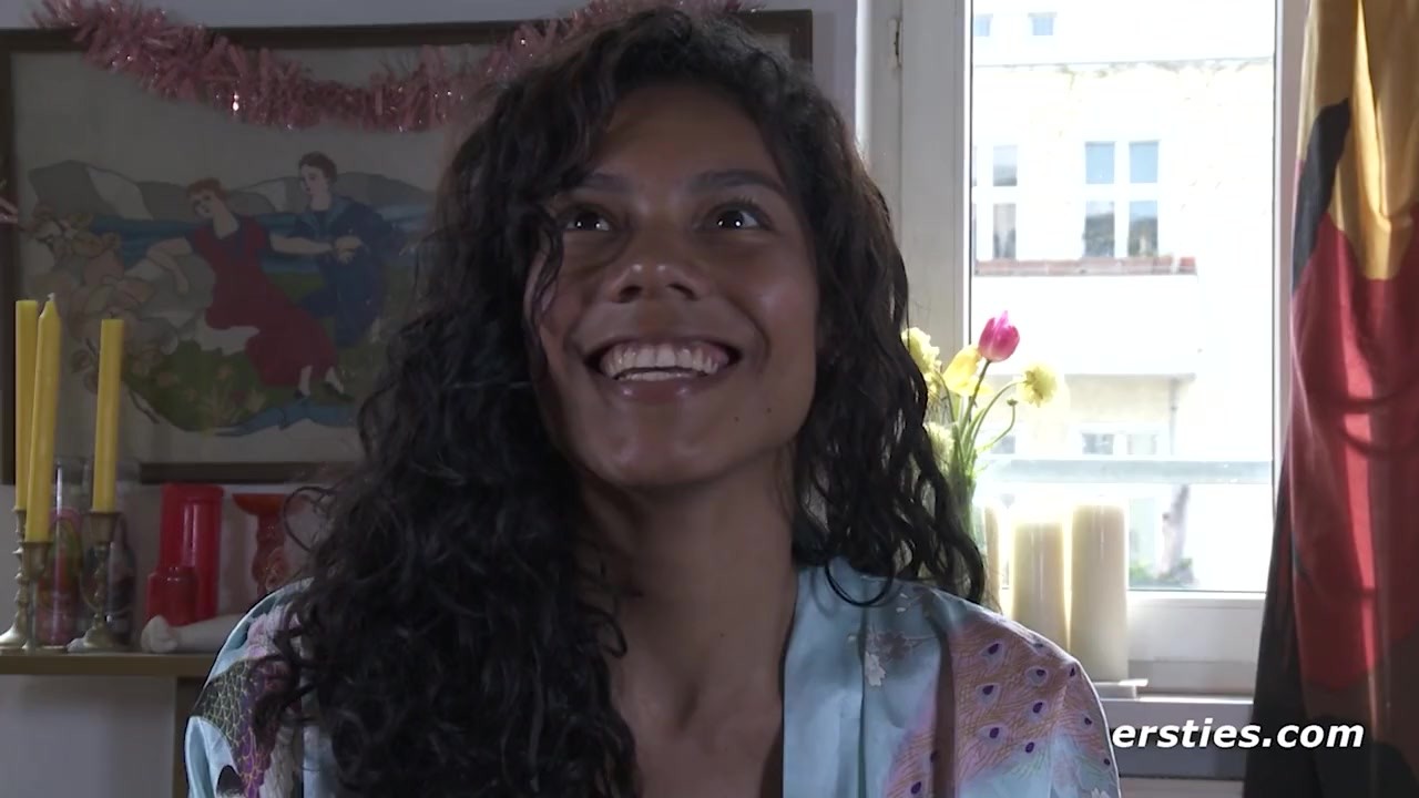 Ersties - Sexy Babe From Columbia Fills Her Pussy With a Dildo - Vidéo de sexe gratuite - RedTube