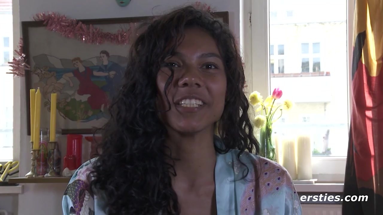 Ersties - Sexy Babe From Columbia Fills Her Pussy With a Dildo - Vidéo de sexe gratuite - RedTube