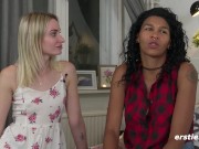 Ersties - Micky M verwöhnt ihre lesbische Freundin Ruth mit zwei Vibratoren 14/16