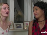 Ersties - Micky M verwöhnt ihre lesbische Freundin Ruth mit zwei Vibratoren 5/16