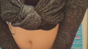 Trans girl frustrated with cheap razors and thick hair