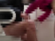 多目的トイレで喘ぎまくるビッチギャル - Screenshot 6 of 16 - 日本人