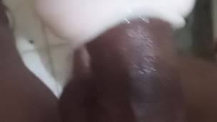 Masturbandome en el baño..