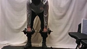 PESO MUERTO RUMANO-MOSTRANDO POLLA Y CON UNIFORME VS