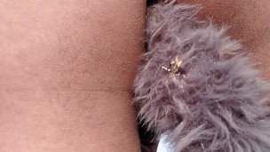 puta caliente desnuda en publico se mete plug en el culo y lo disfruta