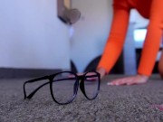 Velma tira sus anteojos por accidente y tiene un descuido, velma chupando una gran verga y penetrada 1/16