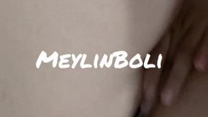 MAESTRO PERVERTIDO LE PIDE VIDEO A SU ALUMNA COLEGIALA MASTURBÁNDOSE PARA PASAR DE AÑO