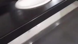 Mi polla enorme en el baño público