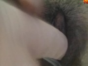 Masturbando rico metiéndome este consolador bien al fondo de mi pequeña panocha y una buena corrida. 15/16