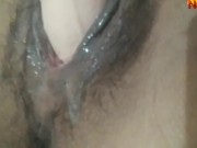 Masturbando rico metiéndome este consolador bien al fondo de mi pequeña panocha y una buena corrida.