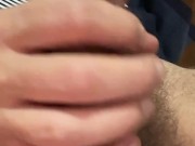 Morboso no puede esperar y se masturba en la oficina 9/16