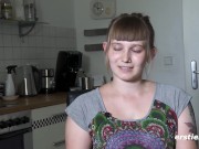 Ersties - Single-Girl Maria masturbiert in der Badewanne 11/16