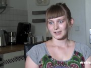 Ersties - Single-Girl Maria masturbiert in der Badewanne 15/16