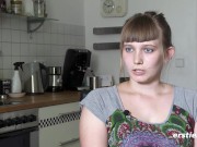 Ersties - Single-Girl Maria masturbiert in der Badewanne 4/16