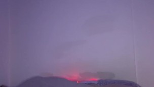 Porteño Argentino se cambia para ir a un festival de Myke Towers, masturbandose y jugando