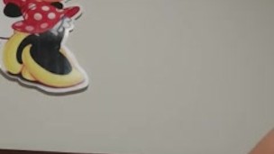 Me metí a mi cuarto y empecé a masturbarme mientras miro la camara