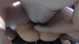 La verga se va hasta el fondo del coño de esta hermosa gringa