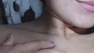 No es lo mismo tener a esta chica en tu cama solita