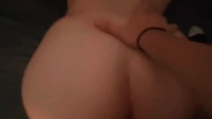 Je baise cette salope dans toutes les positions