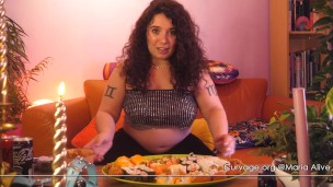 Maria Alive - FEEDEE - Sushi and coke stuffing