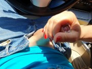 la mia troia di moglie lo ha preso e mi ha fatto fermare sul ciglio della strada per masturbarmi e venire 10/16