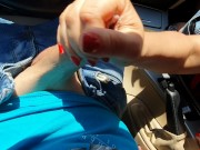 la mia troia di moglie lo ha preso e mi ha fatto fermare sul ciglio della strada per masturbarmi e venire 13/16