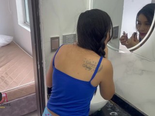 Me follo por el culo a mi hermanastra a cambio de dejarla salir con su nuevo novio.