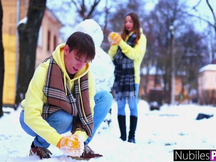 Mischievous Mirka Gives Boyfriend a Steamy Winter Surprise -S13:E5