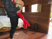 EL LOBO FEROZ SE "COME" A CAPERUCITA ROJA EN LA CABAÑA DEL BOSQUE-KATTY BLAKE