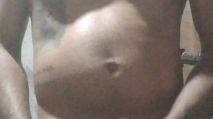 Masturbandome con las pantis de mi madrastra