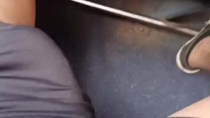 Tesão no ônibus! Alguém pra mamar?