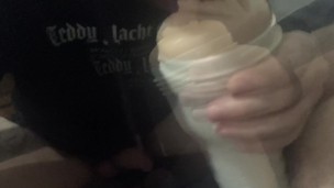 Je lèche sa chatte pour mieux la baiser fleshlight