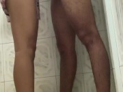 Sexo rapido en la ducha antes que lleguen sus padres 8/16