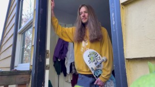 Sk8r boi warms up on a cold day with the homie
