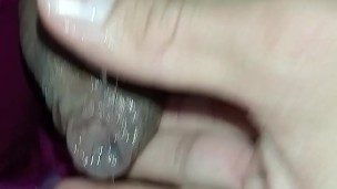 pene grande y venoso desesperado eyaculando mucha leche, primer plano