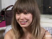 Ersties - Die ungezwungene Carla D masturbiert, während sie Porno schaut 14/16