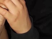 Le hago una rica mamada hasta correrse dentro de mi boca. Me encanta tragarme todo.