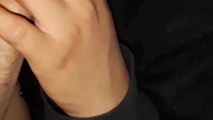 Le hago una rica mamada hasta correrse dentro de mi boca. Me encanta tragarme todo.