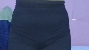 Jugando con mis senos por las mañanas