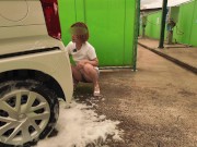 愛車を洗車中、濡れてノーブラ乳首が透け透けに。周りに人が居るのにオッパイ出して生挿入され大量潮吹きで何度もイッちゃって 凄く気持ちよく中出しされちゃいました。お掃除フェラ/日本人/無修正/巨乳/熟女 3/16
