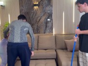 MILF Colombiana convence a Nerd boy en un parque de follar en su casa, su hijastro los descubre! 4/16