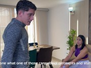 MILF Colombiana convence a Nerd boy en un parque de follar en su casa, su hijastro los descubre! 5/16