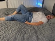 Masturbieren unter der Jeans Stöhnen multiple orgasmen Vorspiel vor dem Sex Mit Clyde 12/16