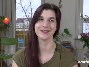 Ersties - Jade verwöhnt ihre rasierte Muschi mit einem Dildo vor dem Spiegel 11/16