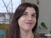 Ersties - Jade verwöhnt ihre rasierte Muschi mit einem Dildo vor dem Spiegel 16/16